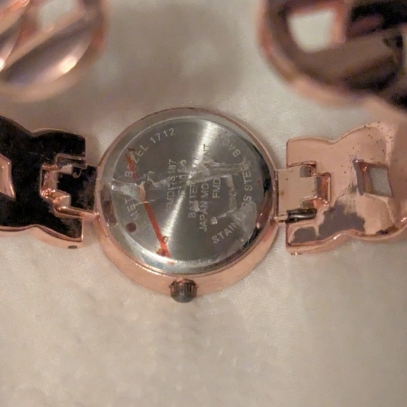 Elegant Rose Gold Women's Watch VEUC gorgeous (New Battery In It) - Picture 3 of 5